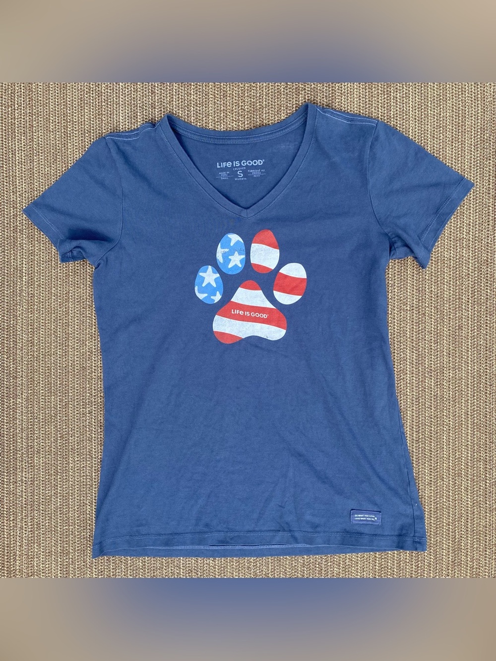 Life Is Good US Flag Patriotic Dog Paw V-Neck Crusher Tee Small